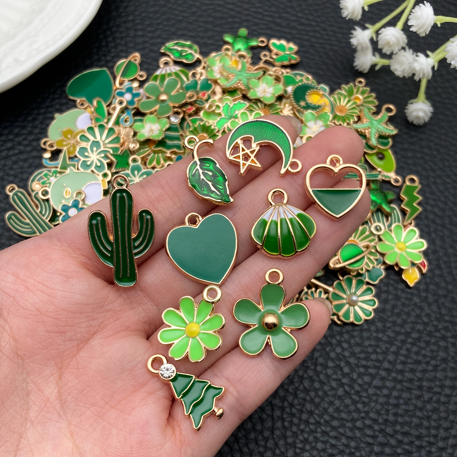 20/50/100pcs Forest Green Enam - Red Clover Flower บทวิจารณ์และราคา