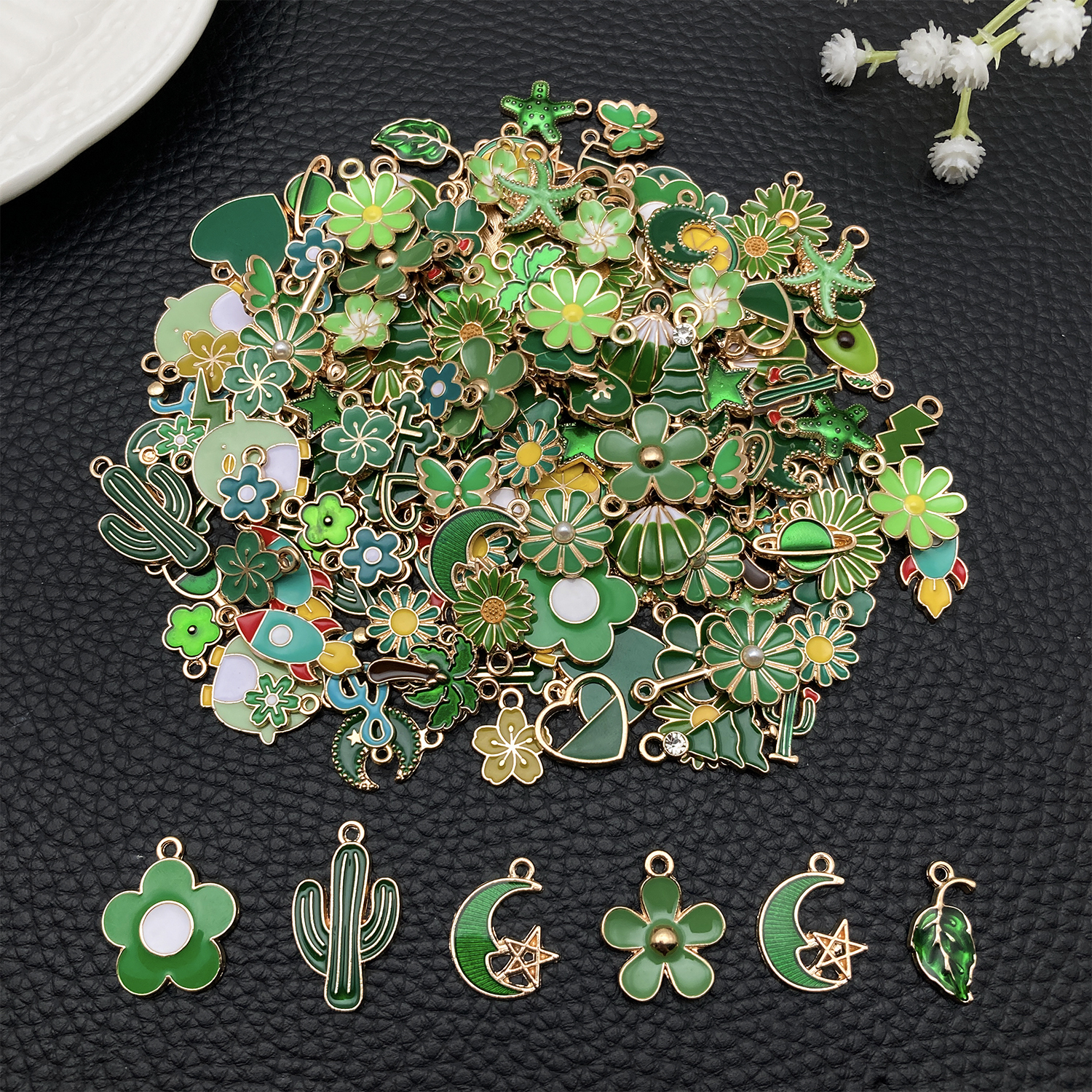 20/50/100pcs Forest Green Enam - Red Clover Flower บทวิจารณ์และราคา